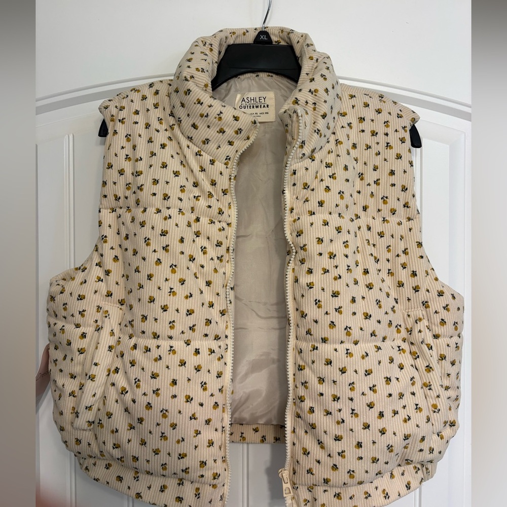 Ashley By 26 Vest (New w/tags)